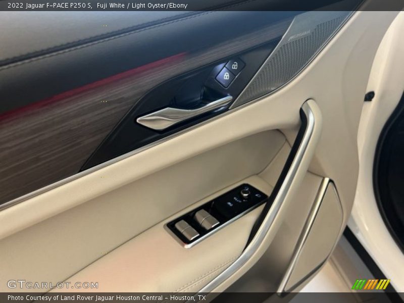 Fuji White / Light Oyster/Ebony 2022 Jaguar F-PACE P250 S