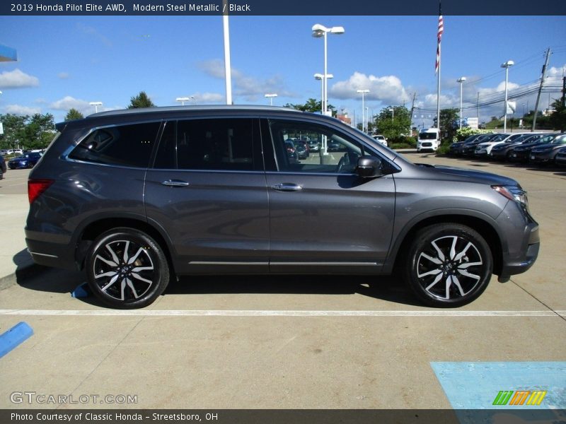 Modern Steel Metallic / Black 2019 Honda Pilot Elite AWD