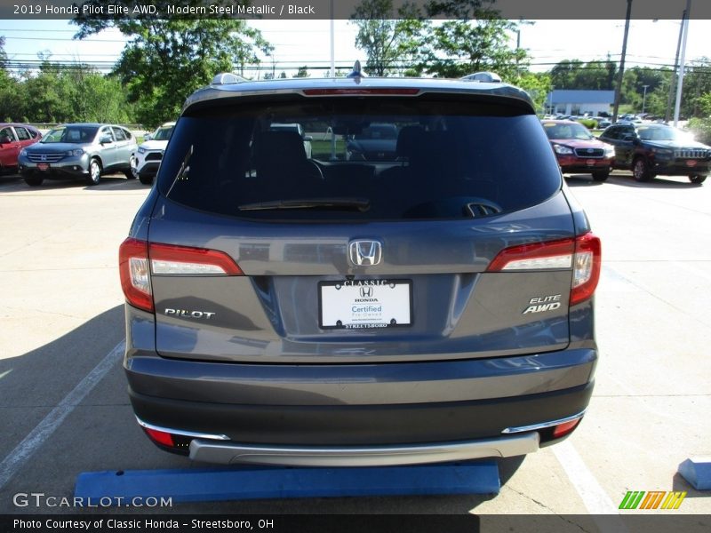 Modern Steel Metallic / Black 2019 Honda Pilot Elite AWD