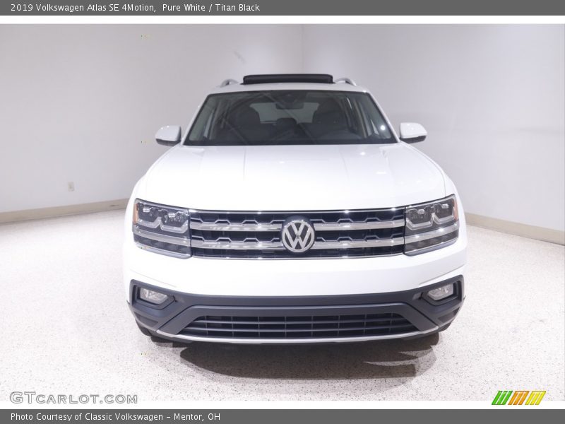 Pure White / Titan Black 2019 Volkswagen Atlas SE 4Motion