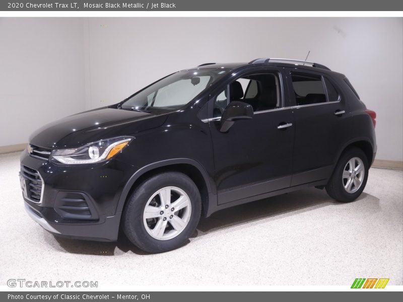 Mosaic Black Metallic / Jet Black 2020 Chevrolet Trax LT