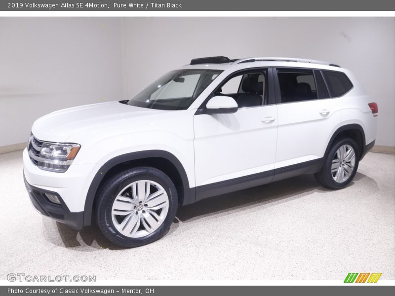 Pure White / Titan Black 2019 Volkswagen Atlas SE 4Motion