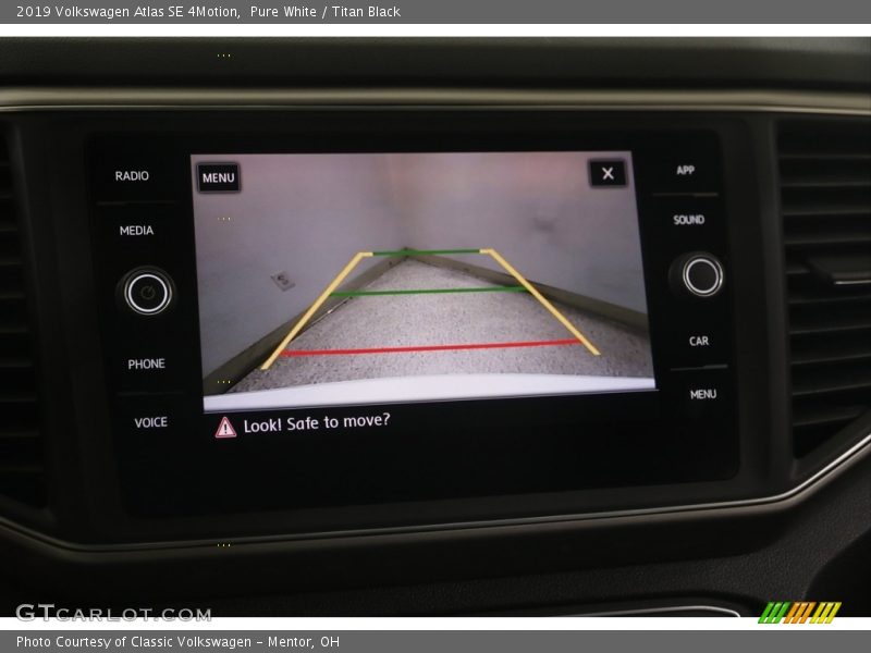 Pure White / Titan Black 2019 Volkswagen Atlas SE 4Motion