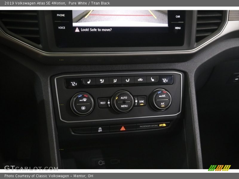Pure White / Titan Black 2019 Volkswagen Atlas SE 4Motion