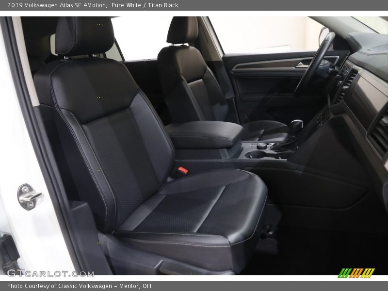 Pure White / Titan Black 2019 Volkswagen Atlas SE 4Motion
