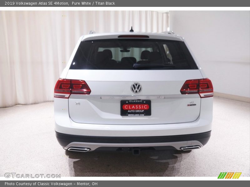 Pure White / Titan Black 2019 Volkswagen Atlas SE 4Motion