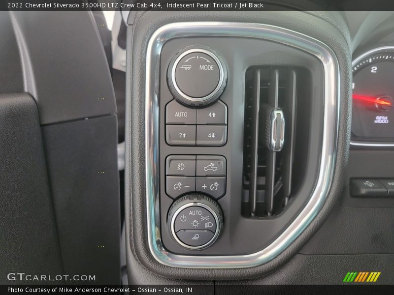 Iridescent Pearl Tricoat / Jet Black 2022 Chevrolet Silverado 3500HD LTZ Crew Cab 4x4