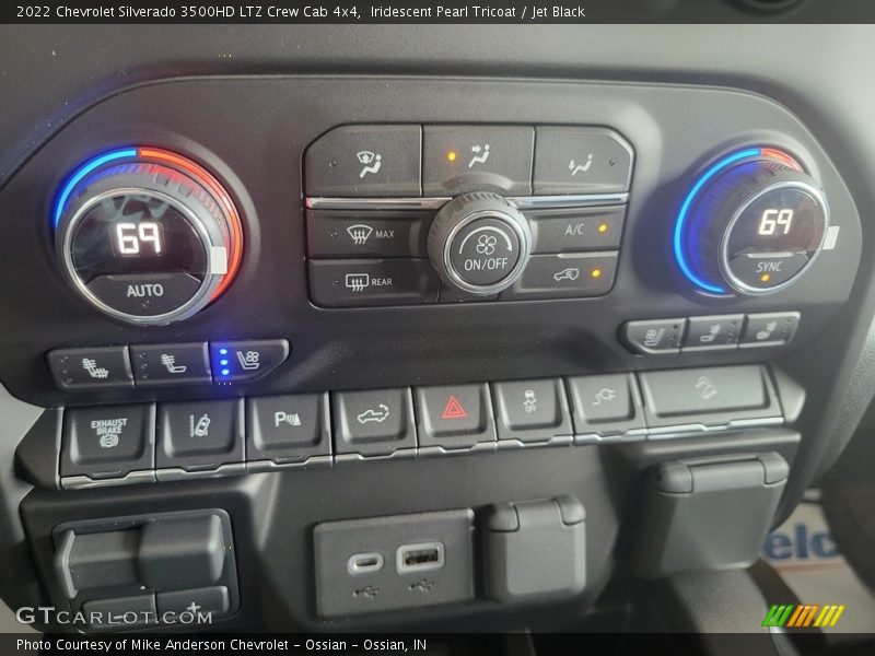 Iridescent Pearl Tricoat / Jet Black 2022 Chevrolet Silverado 3500HD LTZ Crew Cab 4x4