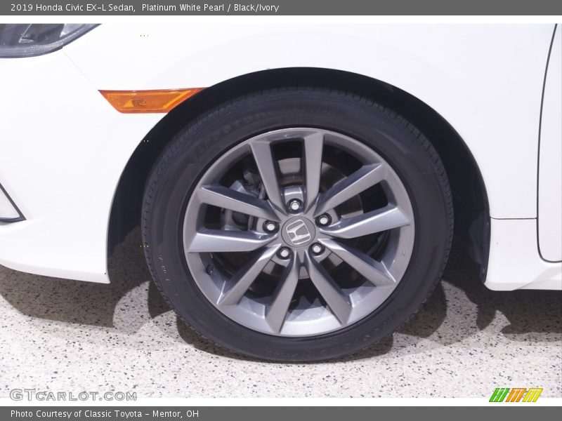 Platinum White Pearl / Black/Ivory 2019 Honda Civic EX-L Sedan