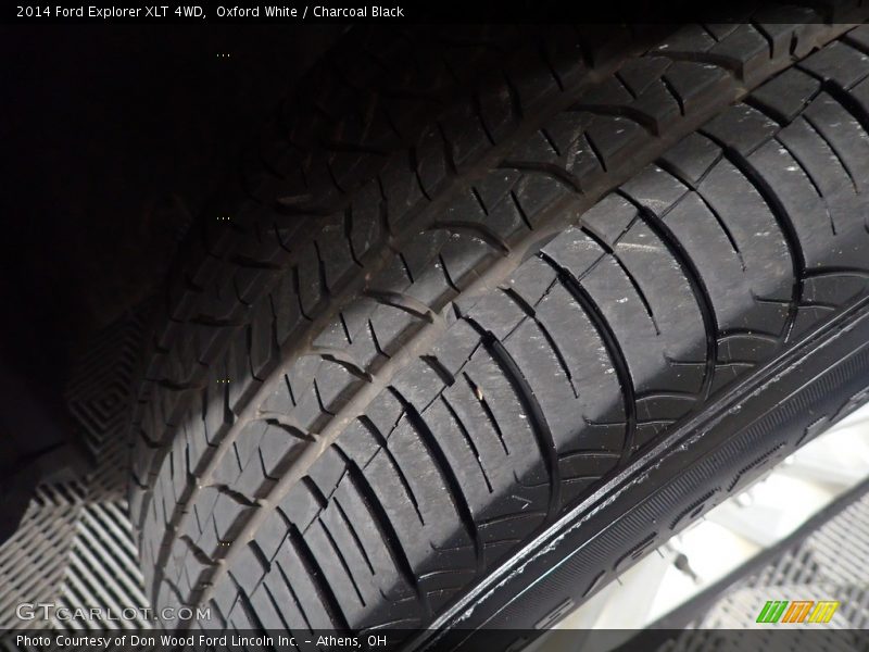 Oxford White / Charcoal Black 2014 Ford Explorer XLT 4WD