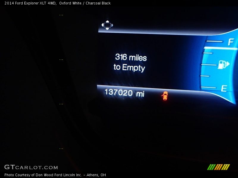 Oxford White / Charcoal Black 2014 Ford Explorer XLT 4WD