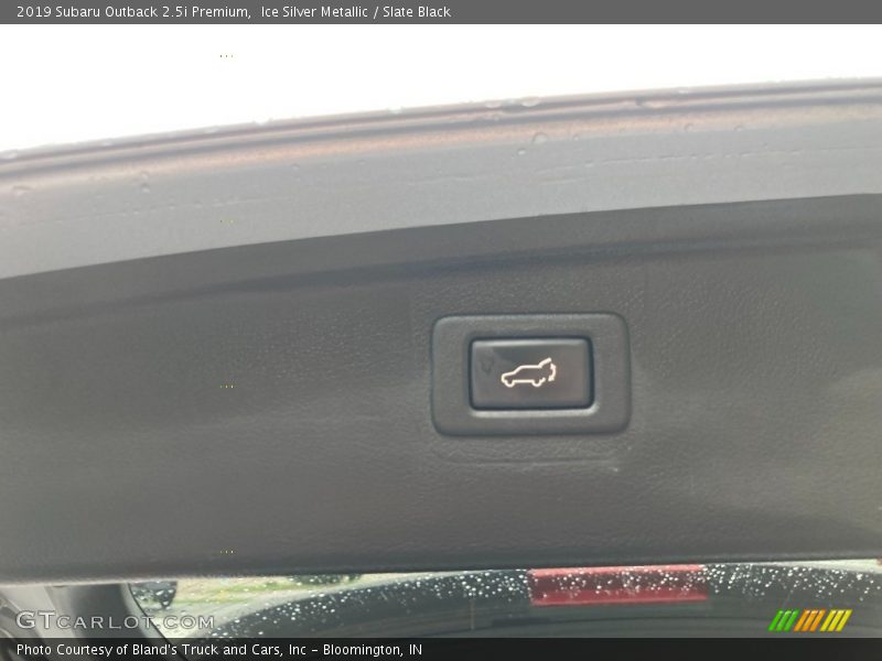 Ice Silver Metallic / Slate Black 2019 Subaru Outback 2.5i Premium