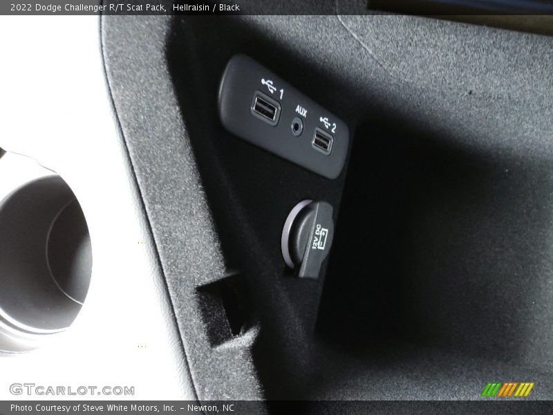 Hellraisin / Black 2022 Dodge Challenger R/T Scat Pack