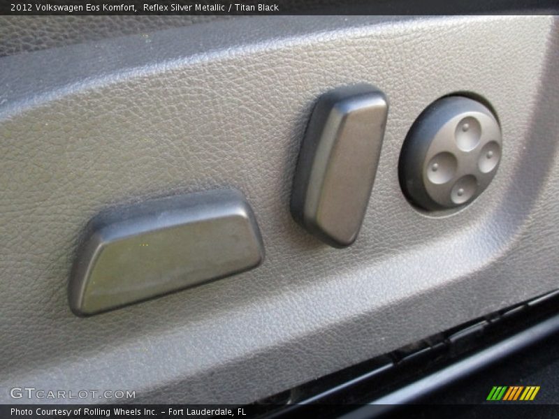 Reflex Silver Metallic / Titan Black 2012 Volkswagen Eos Komfort