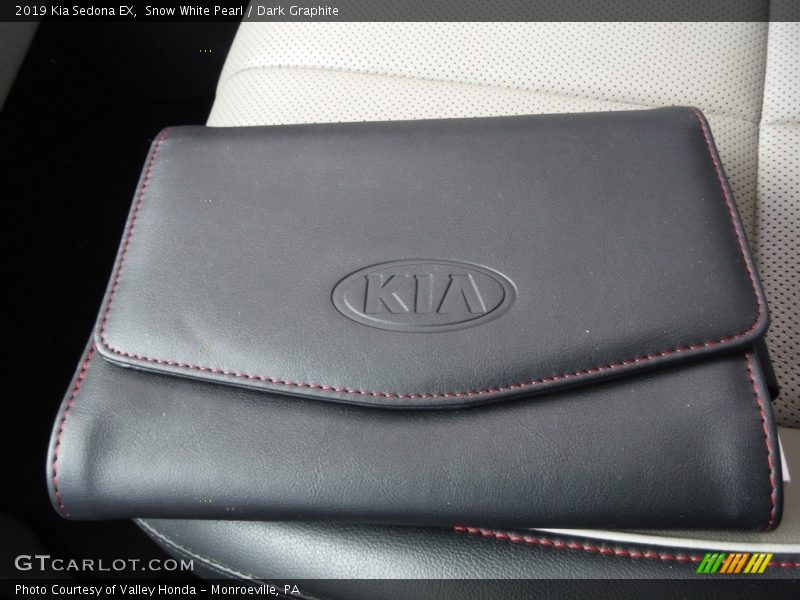 Snow White Pearl / Dark Graphite 2019 Kia Sedona EX