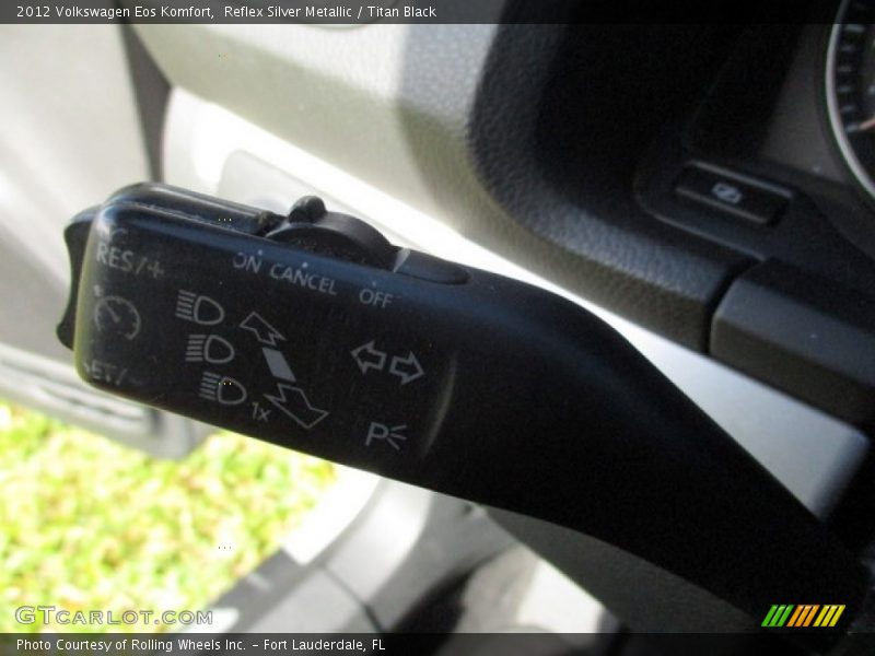 Reflex Silver Metallic / Titan Black 2012 Volkswagen Eos Komfort