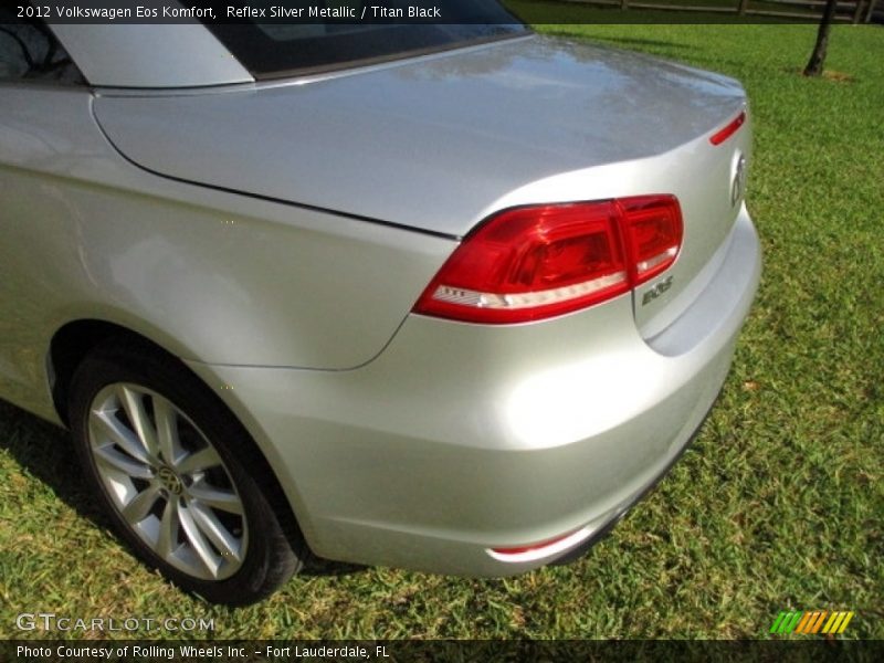 Reflex Silver Metallic / Titan Black 2012 Volkswagen Eos Komfort