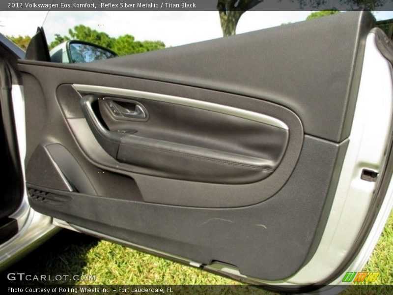 Reflex Silver Metallic / Titan Black 2012 Volkswagen Eos Komfort