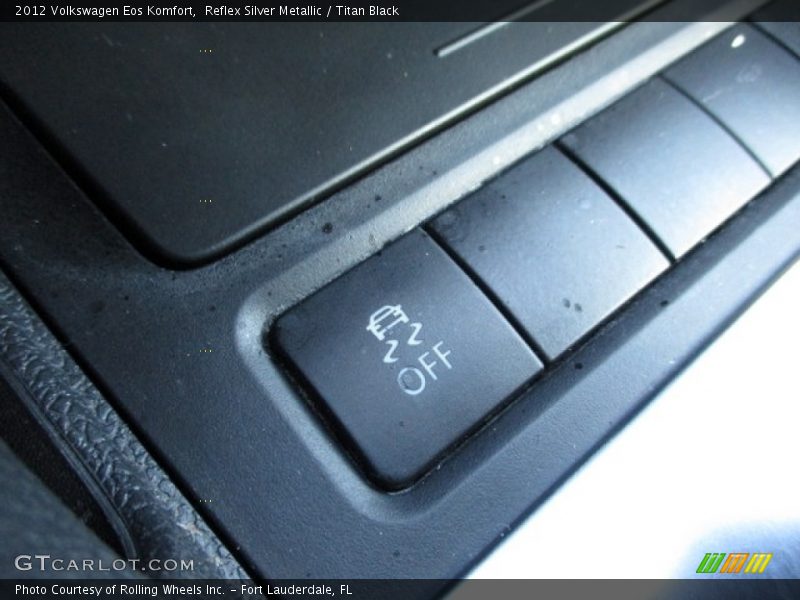 Reflex Silver Metallic / Titan Black 2012 Volkswagen Eos Komfort