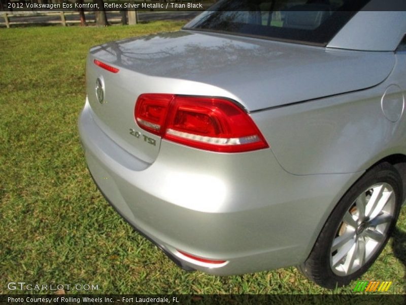 Reflex Silver Metallic / Titan Black 2012 Volkswagen Eos Komfort