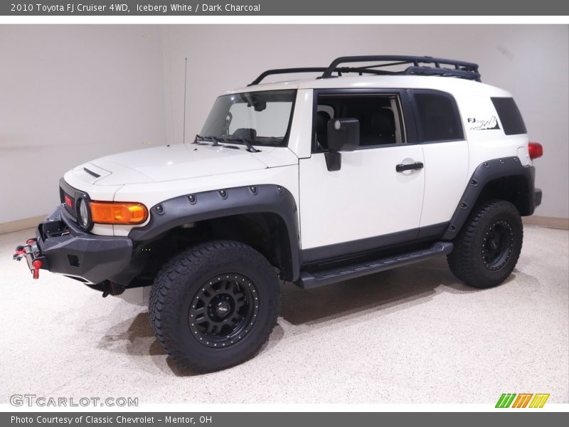 Iceberg White / Dark Charcoal 2010 Toyota FJ Cruiser 4WD