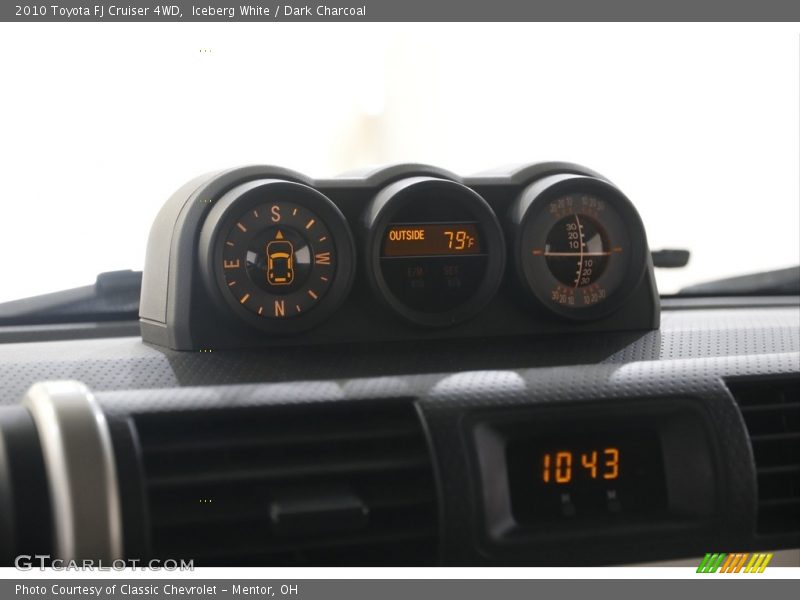 Iceberg White / Dark Charcoal 2010 Toyota FJ Cruiser 4WD