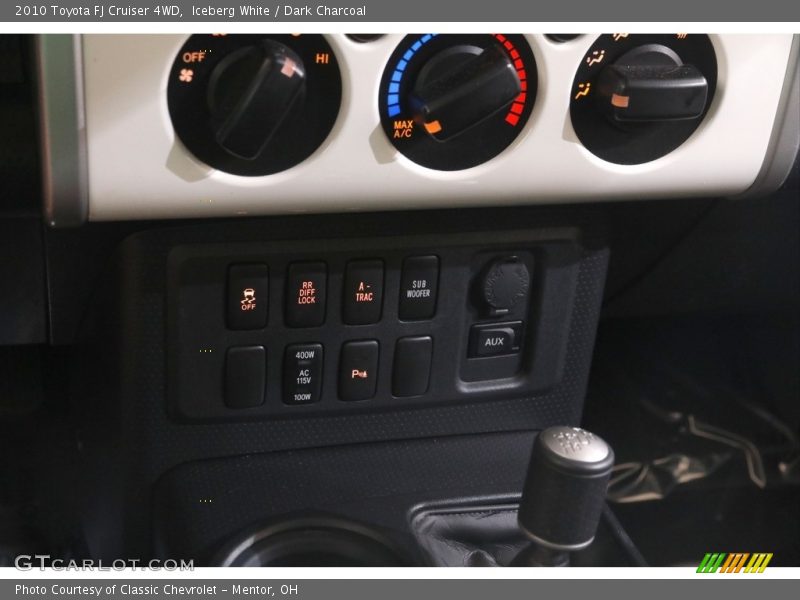 Iceberg White / Dark Charcoal 2010 Toyota FJ Cruiser 4WD