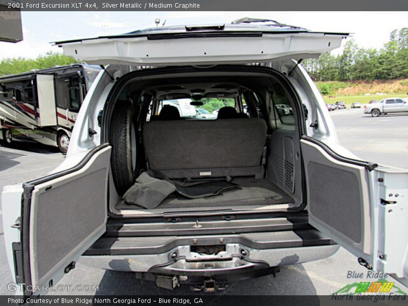 2001 Excursion XLT 4x4 Trunk