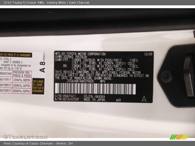 Iceberg White / Dark Charcoal 2010 Toyota FJ Cruiser 4WD