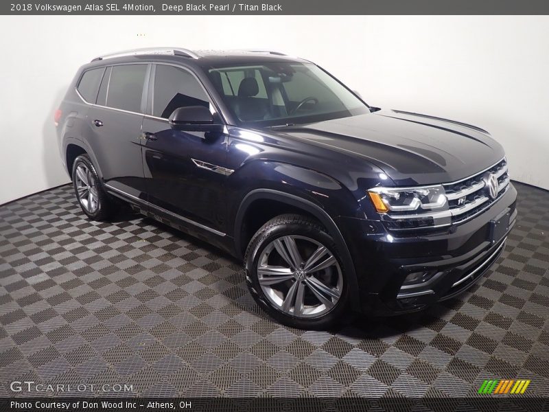 Front 3/4 View of 2018 Atlas SEL 4Motion
