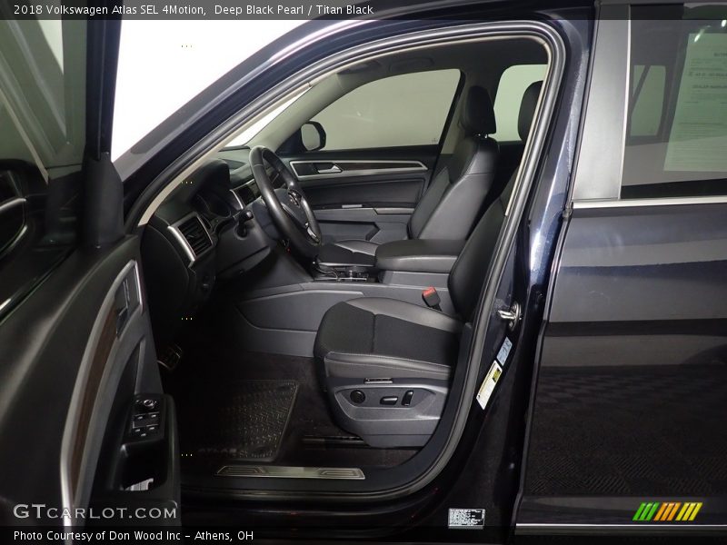 Front Seat of 2018 Atlas SEL 4Motion