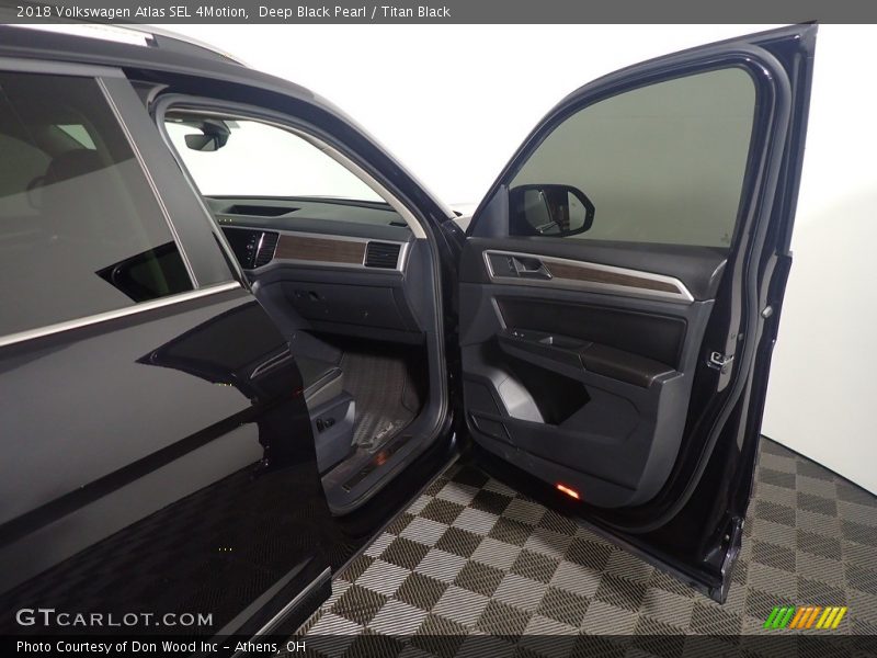 Deep Black Pearl / Titan Black 2018 Volkswagen Atlas SEL 4Motion