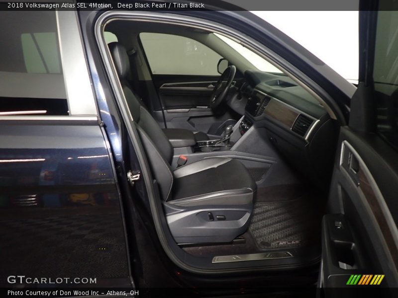 Deep Black Pearl / Titan Black 2018 Volkswagen Atlas SEL 4Motion