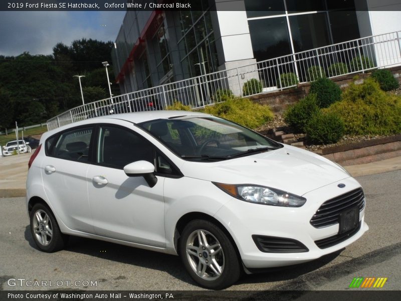 Oxford White / Charcoal Black 2019 Ford Fiesta SE Hatchback