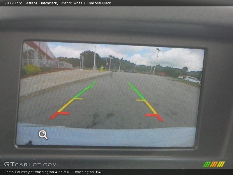 Oxford White / Charcoal Black 2019 Ford Fiesta SE Hatchback