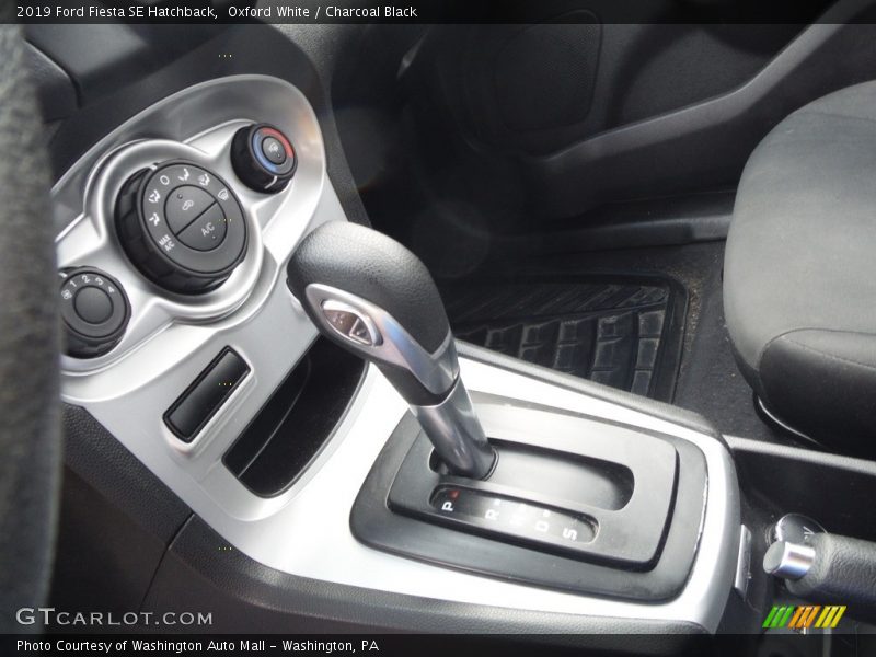 Oxford White / Charcoal Black 2019 Ford Fiesta SE Hatchback