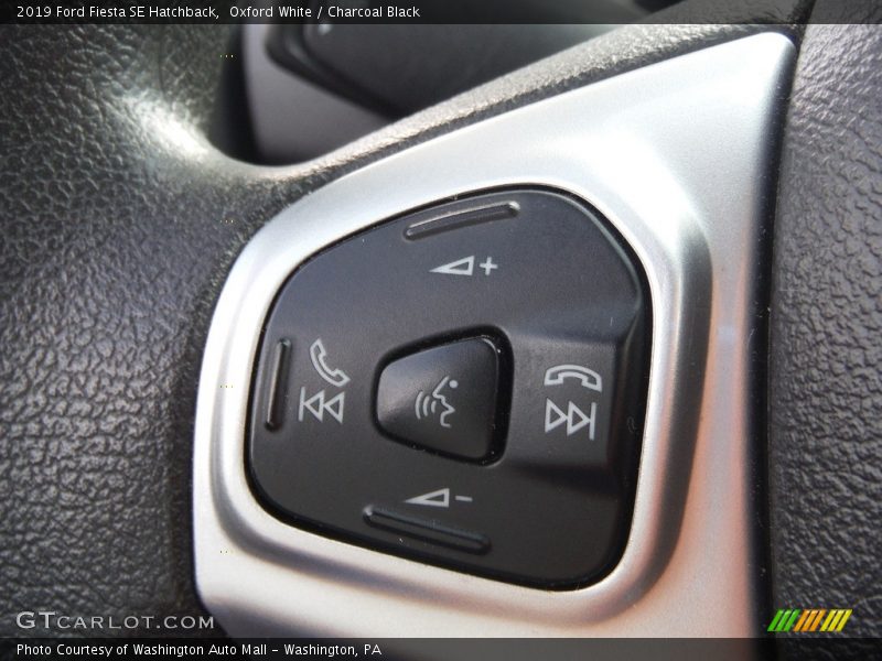 Oxford White / Charcoal Black 2019 Ford Fiesta SE Hatchback