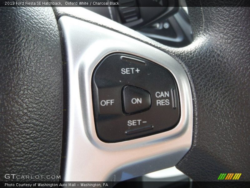 Oxford White / Charcoal Black 2019 Ford Fiesta SE Hatchback