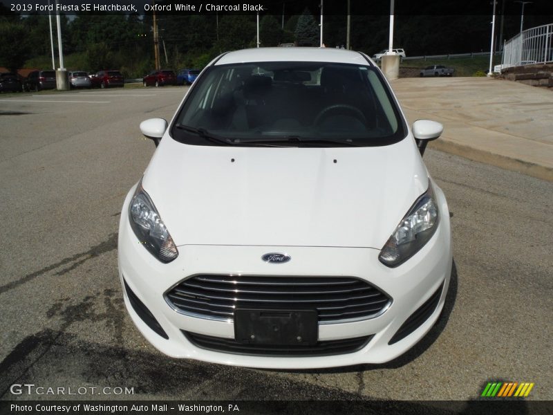 Oxford White / Charcoal Black 2019 Ford Fiesta SE Hatchback