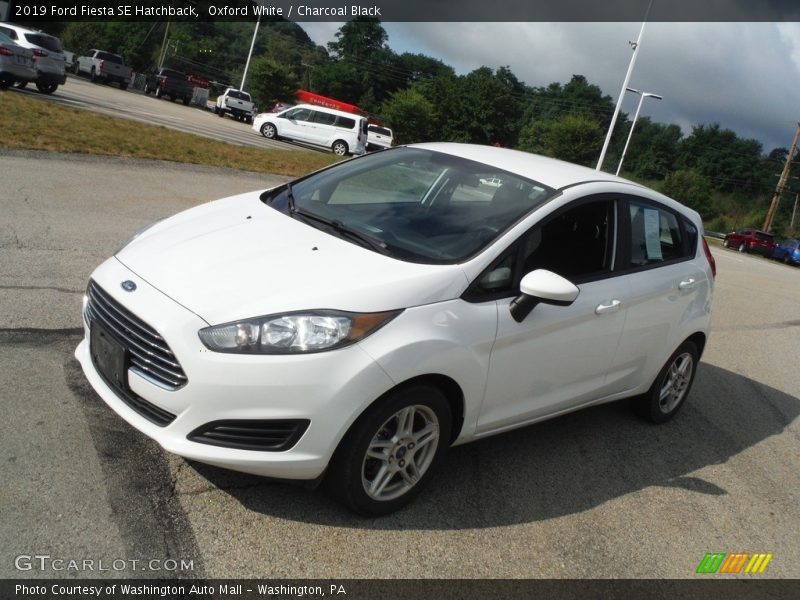 Oxford White / Charcoal Black 2019 Ford Fiesta SE Hatchback