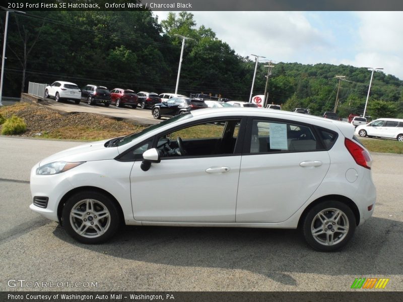 Oxford White / Charcoal Black 2019 Ford Fiesta SE Hatchback