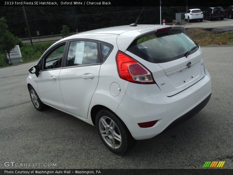Oxford White / Charcoal Black 2019 Ford Fiesta SE Hatchback