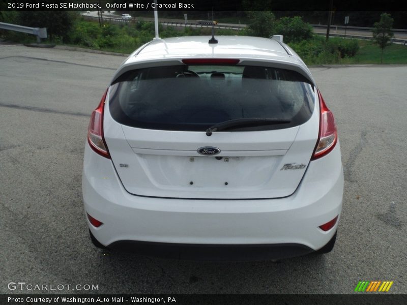 Oxford White / Charcoal Black 2019 Ford Fiesta SE Hatchback