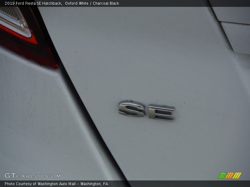 Oxford White / Charcoal Black 2019 Ford Fiesta SE Hatchback