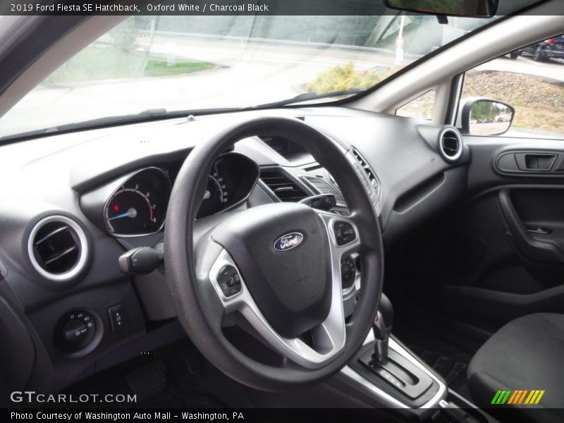 Oxford White / Charcoal Black 2019 Ford Fiesta SE Hatchback