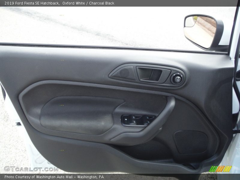 Oxford White / Charcoal Black 2019 Ford Fiesta SE Hatchback