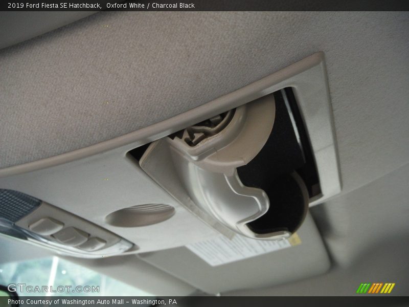 Oxford White / Charcoal Black 2019 Ford Fiesta SE Hatchback