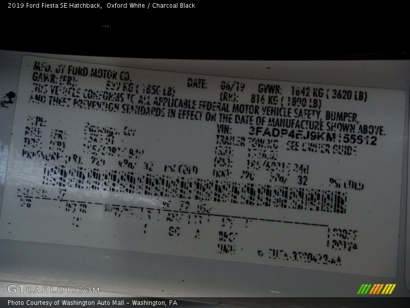Oxford White / Charcoal Black 2019 Ford Fiesta SE Hatchback