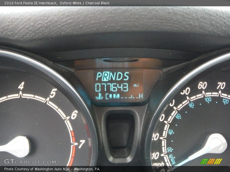 Oxford White / Charcoal Black 2019 Ford Fiesta SE Hatchback