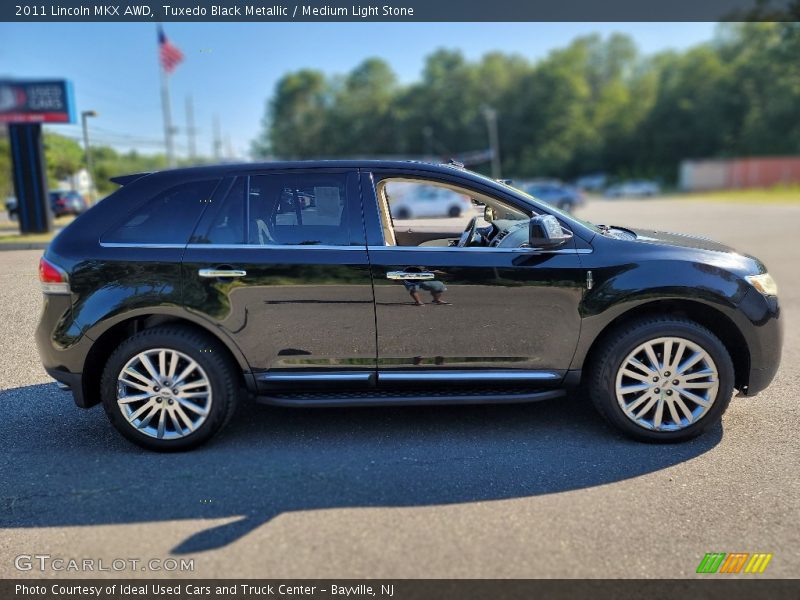 Tuxedo Black Metallic / Medium Light Stone 2011 Lincoln MKX AWD